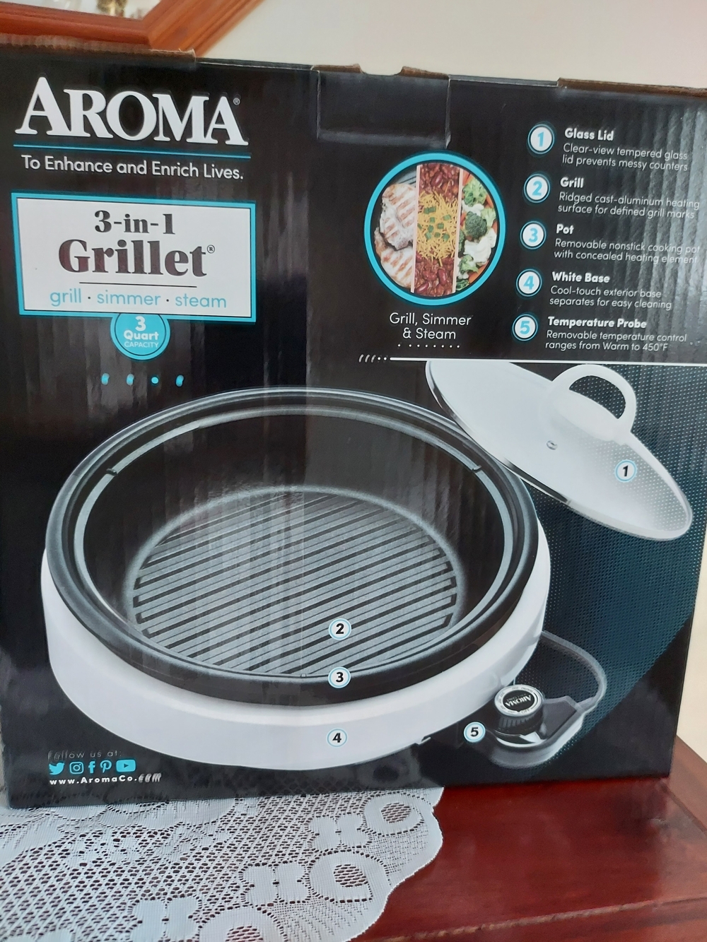Aroma Home White and Black 3-in-1 Grillet Electric Grill